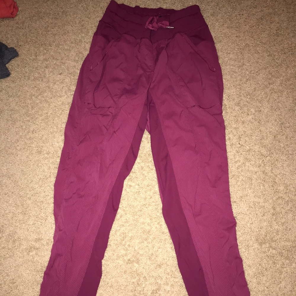 Magenta lululemon joggers